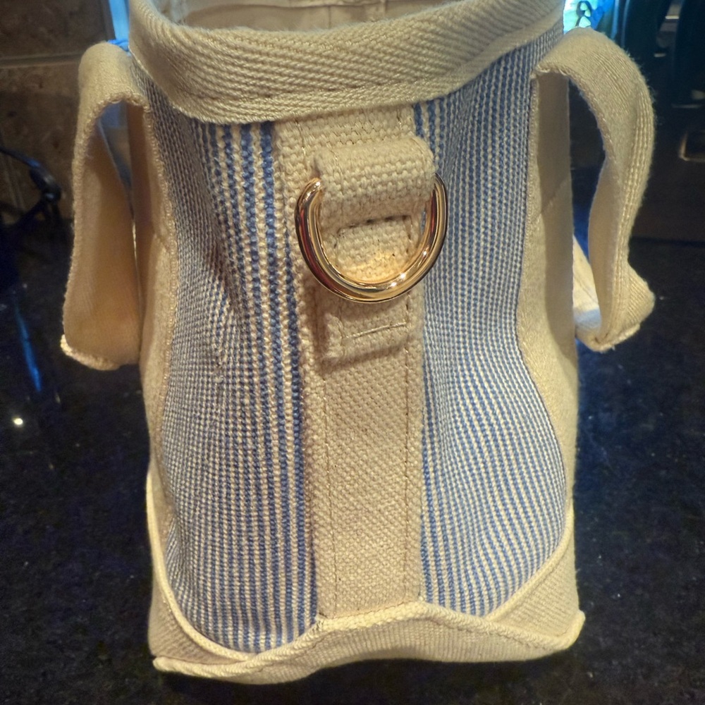 Vineyard Vines Blue and Cream Tote - Picture 4 of 11